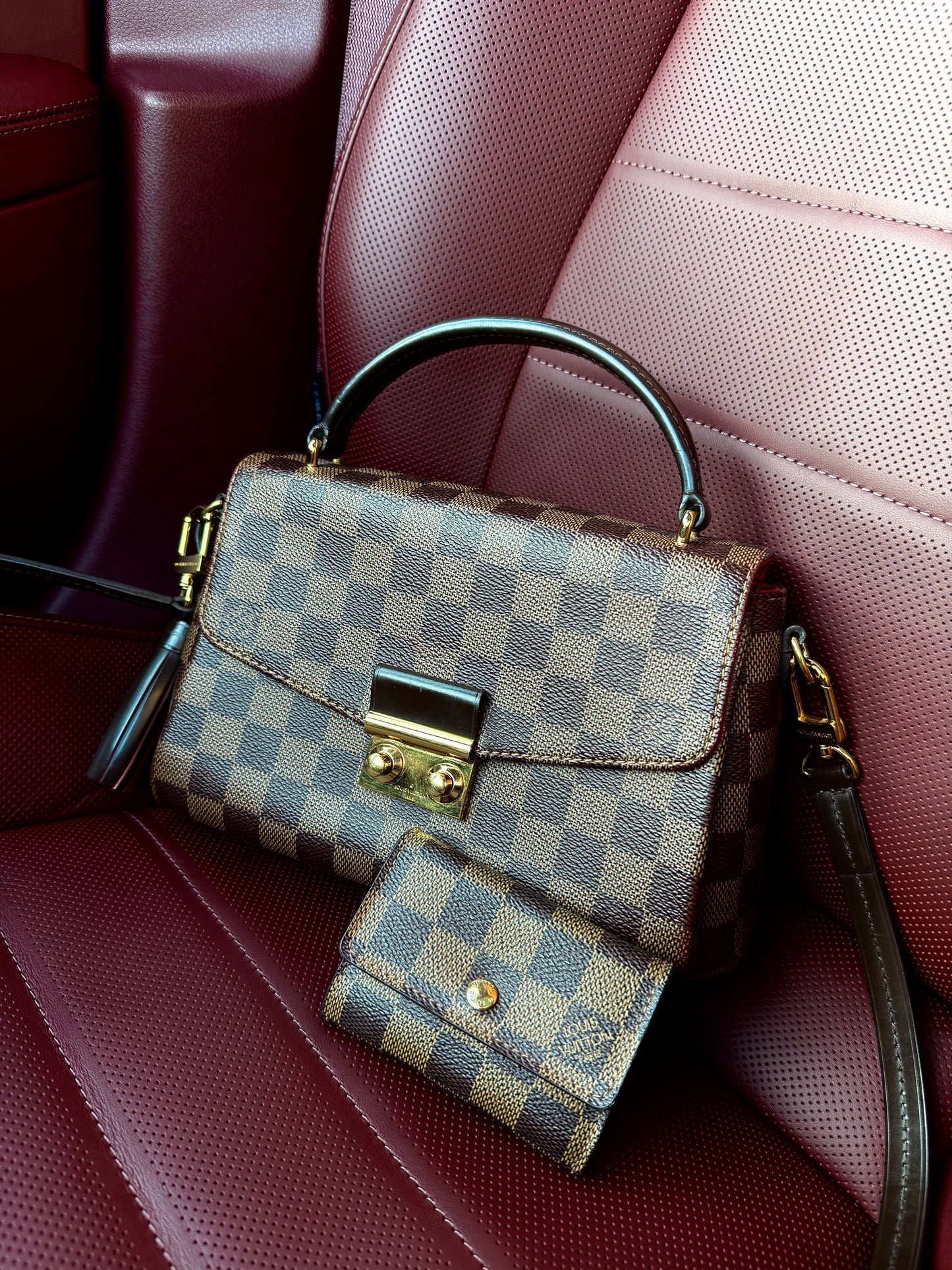 Nika Privé — Louis Vuitton Compact Wallet in Damier Ebene Canvas, brown checkered leather wallet and Louis Vuitton Croisette in Damier Ebene Canvas