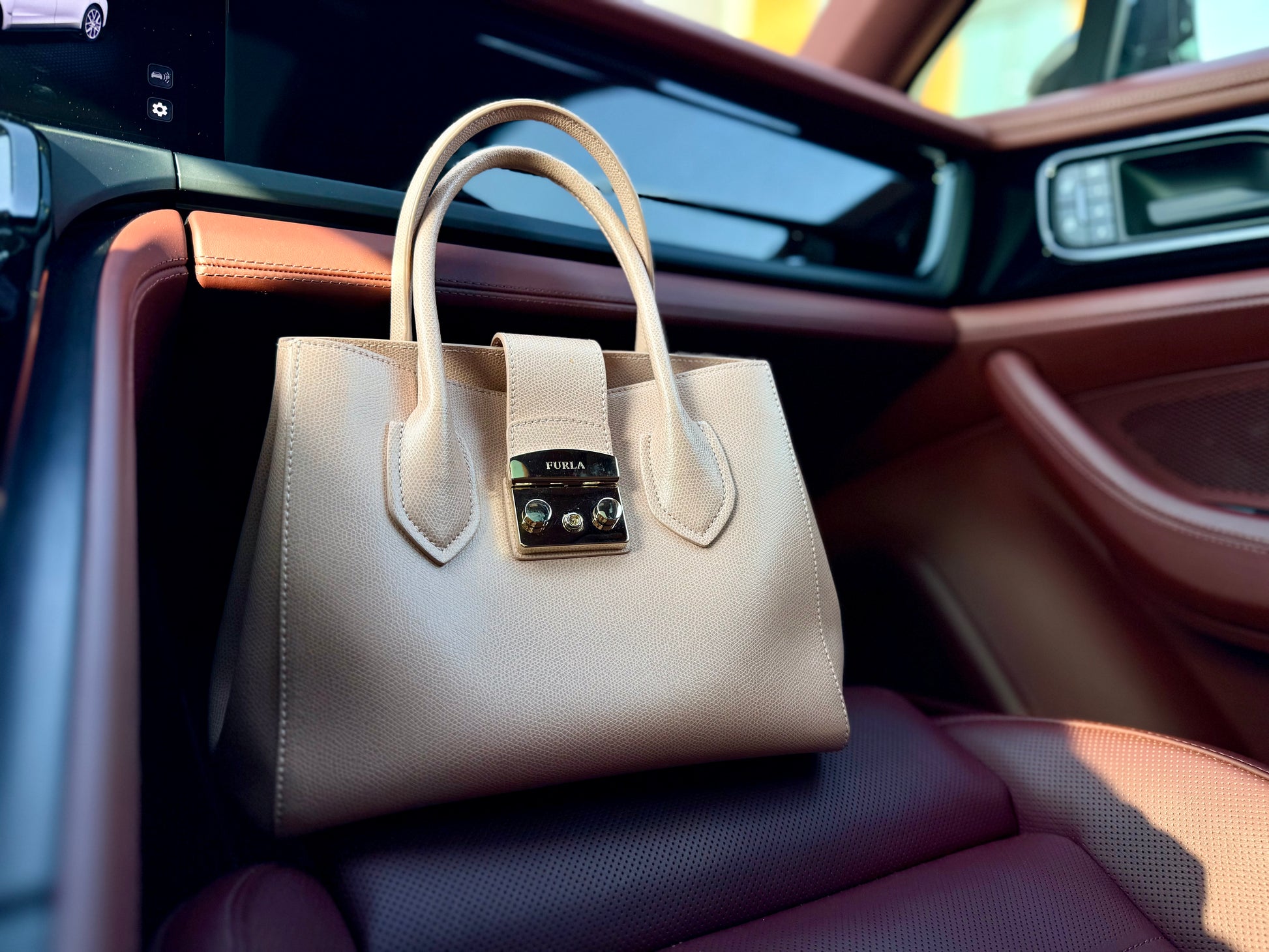 Nika Privé Furla Metropolis Small Tote in Cowhide Leather light pink structured tote