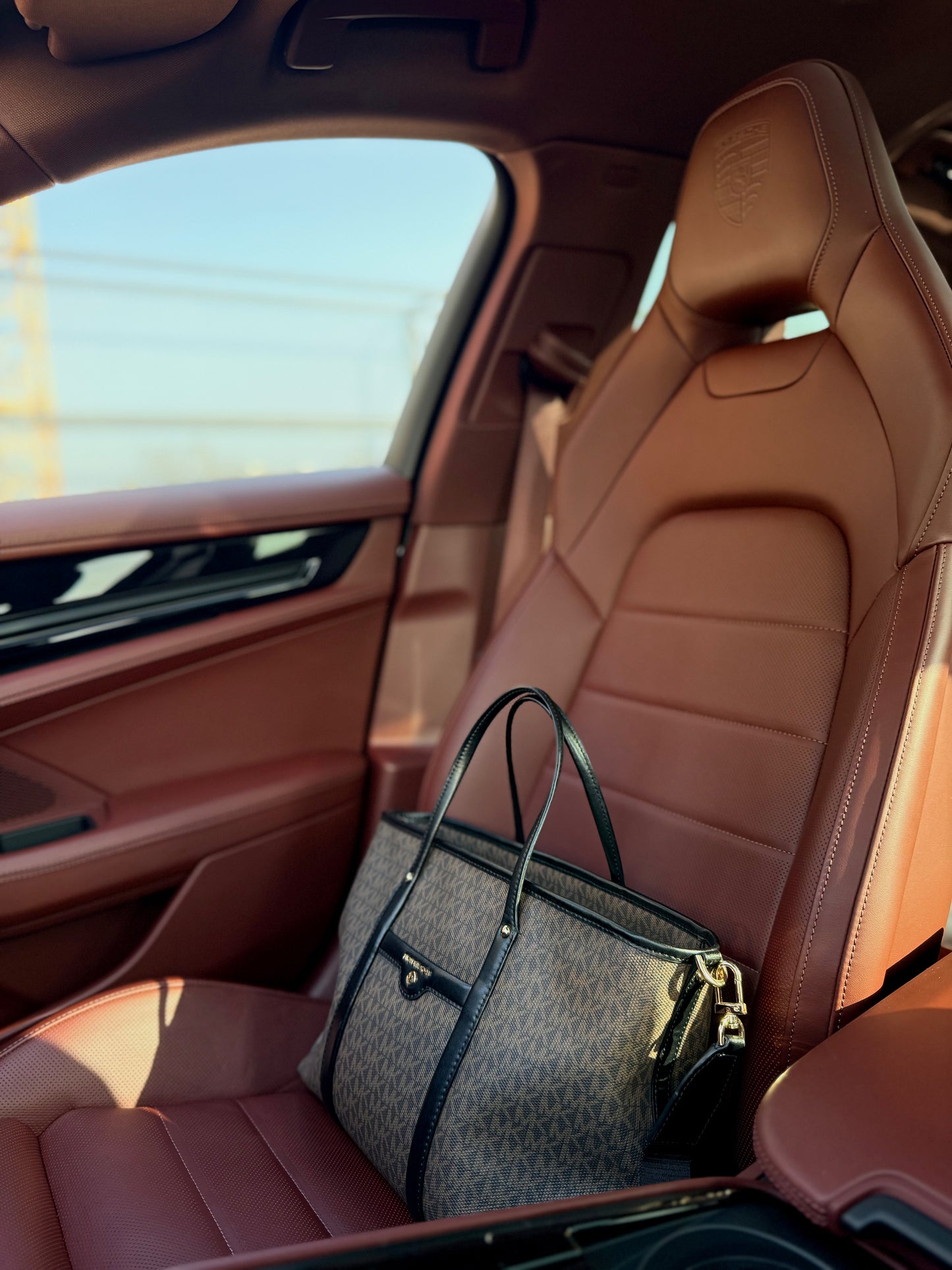 Nika Privé Michael Kors Beck Medium Tote Bag in Signature Canvas and Leather structured tote